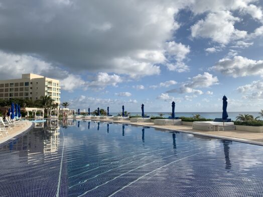 The ocean front infinity pool at Live Aqua