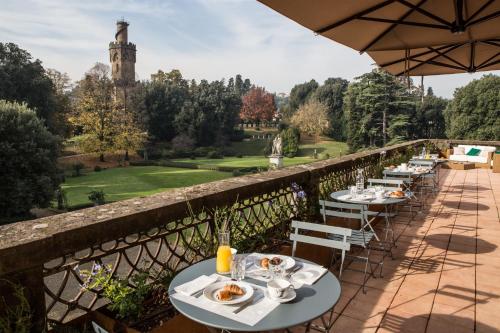 a hotel in Tuscany that offers cooking classes